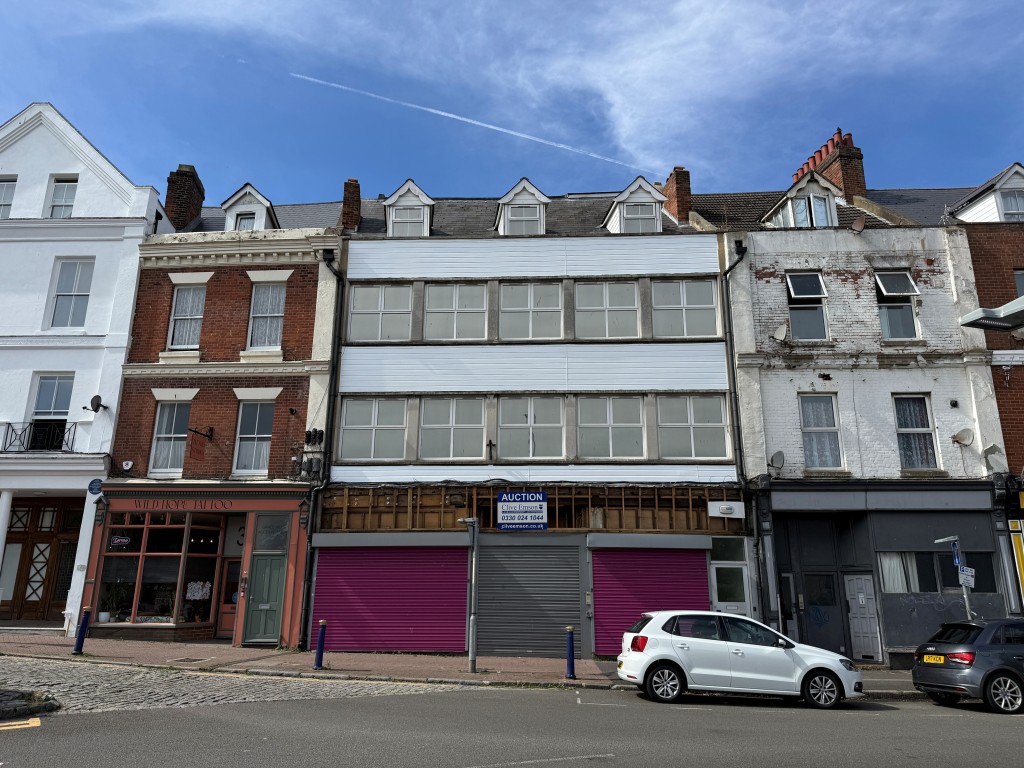 Lot: 92 - FOUR STOREY FREEHOLD BUILDING WITH POTENTIAL - Front of property